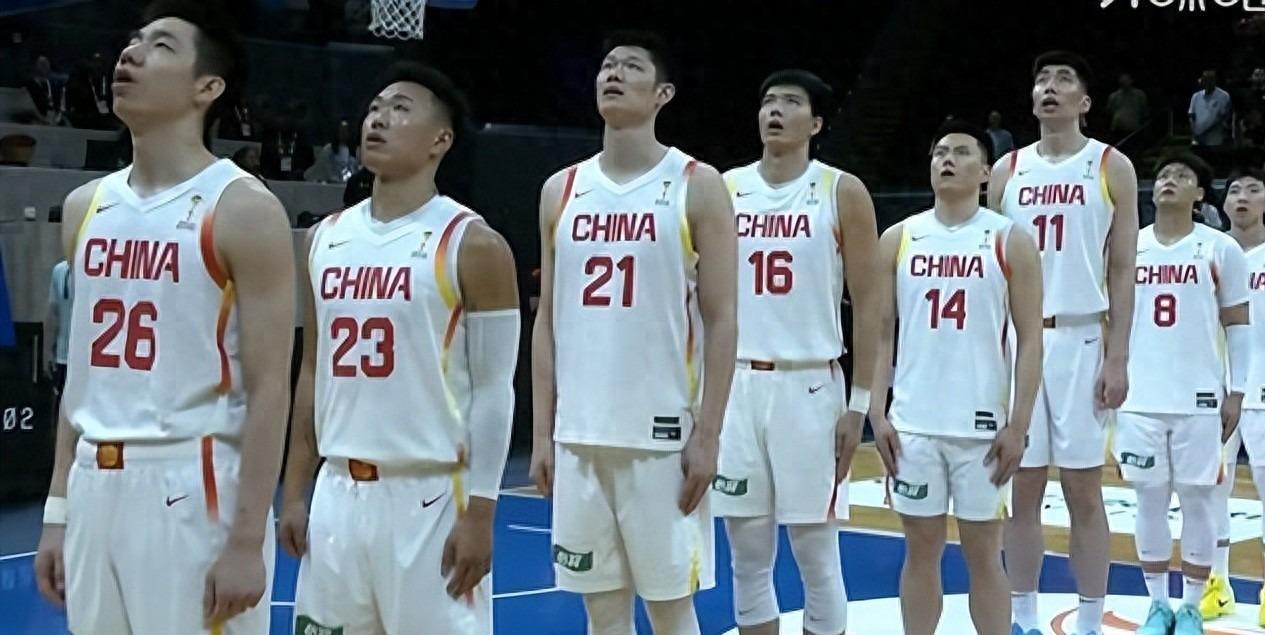 体育赛事-破案了！中国男篮依靠谁逆转了台北队？杨鸣发视频道出三人名字