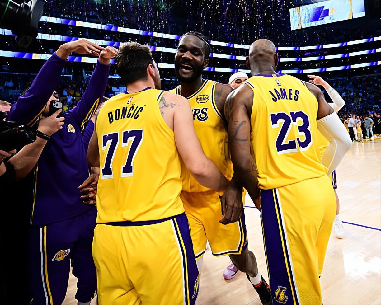 开云体育-关键时刻简直是攻守兼备，湖人先发中锋的个人能力绝对不差？